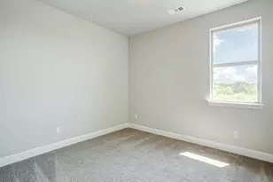 572 Hutchinson Ln, Lewisville, TX 75077 - Photo 9