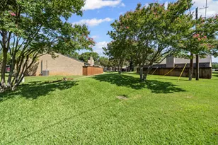 1803 Eastwood Ct, Grand Prairie, TX 75050 - Photo 5