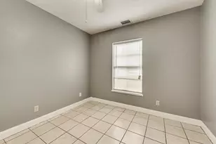 202 S Willomet Dr, Dallas, TX 75208 - Photo 13