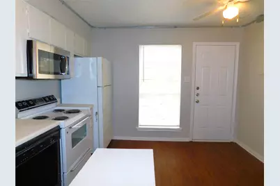 1911 Kingswood Court, Denton, TX 76205 - Photo 9