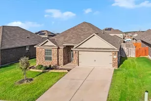 1841 Chesapeake Dr, Crowley, TX 76036 - Photo 3
