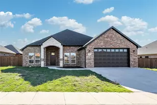 723 Cobblestone Cir, Mabank, TX 75147 - Photo 1