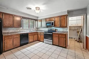 2242 Shere Lynne Dr, Abilene, TX 79606 - Photo 9