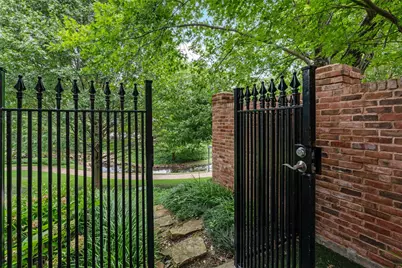 7 Queensview Court, Dallas, TX 75225 - Photo 39