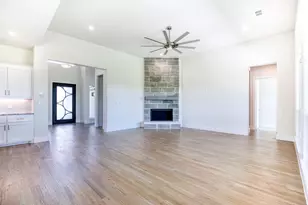 1407 Deerfield Dr, Wills Point, TX 75169 - Photo 5