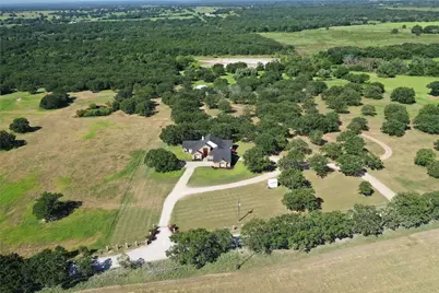 2642 Huddleston, Sunset, TX 76270 - Photo 5
