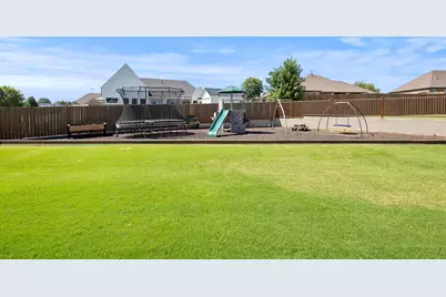 1611 N Mason Street, Bowie, TX 76230 - Photo 33