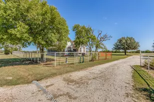 392 Mt Pleasant Rd, Valley View, TX 76272 - Photo 27