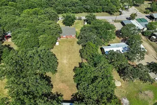 404 Selma Rd, Bowie, TX 76230 - Photo 9