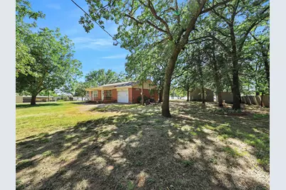 404 Selma Road, Bowie, TX 76230 - Photo 5
