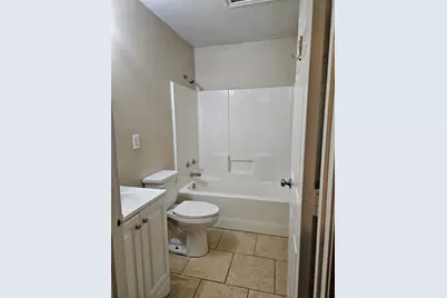 225 E Craven Avenue, Lacy Lakeview, TX 76705 - Photo 5