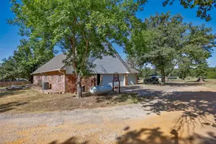 411 Center Hill Rd, Gainesville, TX 76240 - Photo 17