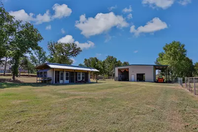 411 Center Hill Road, Gainesville, TX 76240 - Photo 5