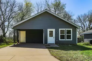 902 Cedar St, Commerce, TX 75428 - Photo 1