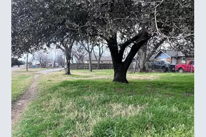 301 N Chandler Drive, Fort Worth, TX 76111 - Photo 3