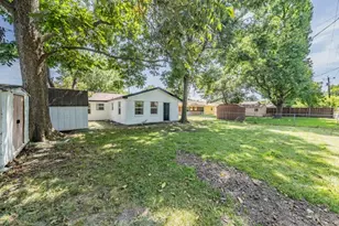 1509 Meadowcrest Dr, Garland, TX 75042 - Photo 37