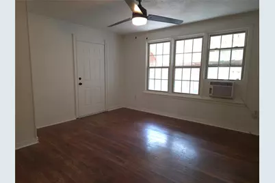 200 S Preston Street, Wolfe City, TX 75496 - Photo 9