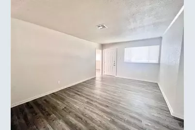 713 Cindy Lane, Grand Prairie, TX 75052 - Photo 3