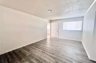 713 Cindy Ln, Grand Prairie, TX 75052 - Photo 3