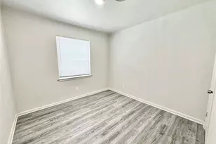 713 Cindy Ln, Grand Prairie, TX 75052 - Photo 15