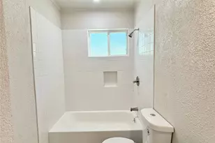 713 Cindy Ln, Grand Prairie, TX 75052 - Photo 17