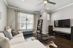 722 E 1st St, Fort Worth, TX 76102 - Photo 11