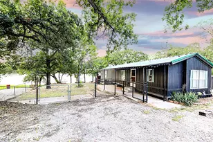 700 Frontier St, Bowie, TX 76230 - Photo 9