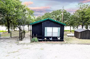 700 Frontier St, Bowie, TX 76230 - Photo 7