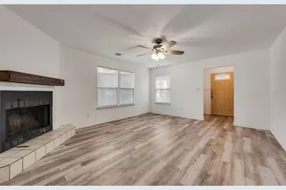 209 Alexander Court, Irving, TX 75061 - Photo 7