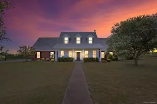 560 Doe Run Rd, Crawford, TX 76638 - Photo 3