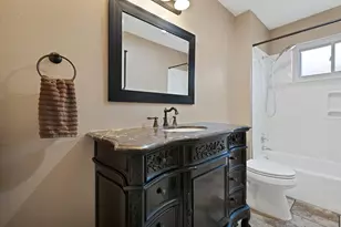 320 Fairhavens Dr, Grand Prairie, TX 75050 - Photo 15