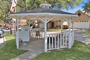 320 Fairhavens Dr, Grand Prairie, TX 75050 - Photo 25