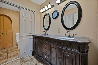 320 Fairhavens Drive, Grand Prairie, TX 75050 - Photo 19