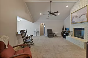 320 Fairhavens Dr, Grand Prairie, TX 75050 - Photo 7