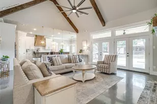 3207 Hummingbird Ct, Granbury, TX 76049 - Photo 3