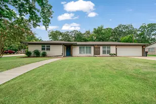 1070 Cardinal Ln, Paris, TX 75460 - Photo 1