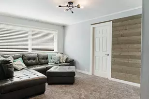 1070 Cardinal Ln, Paris, TX 75460 - Photo 3