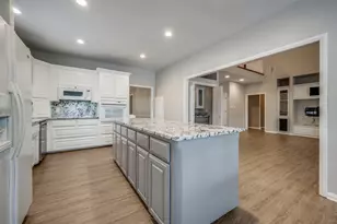 500 Navajo Ct, Runaway Bay, TX 76426 - Photo 9