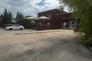 915 E Humbolt St, Fort Worth, TX 76104 - Photo 7