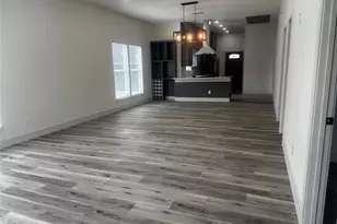 915 E Humbolt St, Fort Worth, TX 76104 - Photo 9