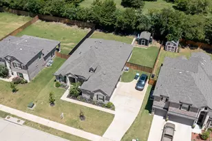 705 Candace Dr, DeSoto, TX 75115 - Photo 35