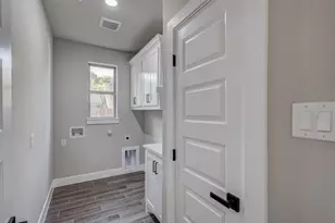 408 Larry Dr, Irving, TX 75060 - Photo 17