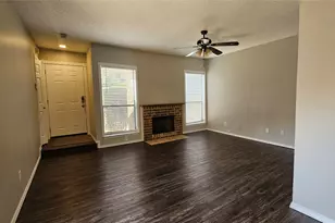 2117 Park Willow Ln, Arlington, TX 76011 - Photo 9