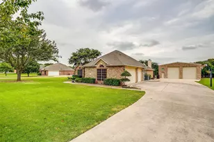 4025 Running Brook Dr, Joshua, TX 76058 - Photo 3