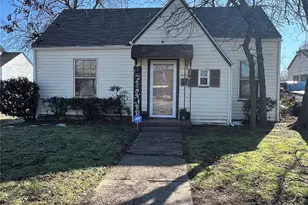 600 E Robert St, Fort Worth, TX 76104 - Photo 1