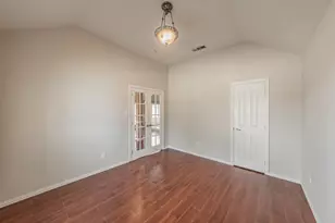 1020 Boscombe Ct, Grand Prairie, TX 75052 - Photo 5