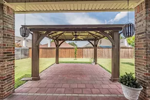 1020 Boscombe Ct, Grand Prairie, TX 75052 - Photo 33