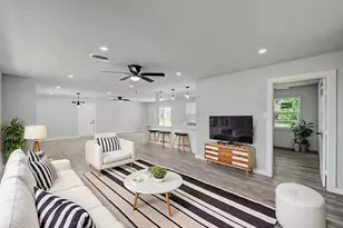 309 E Obuch St, Valley View, TX 76272 - Photo 7