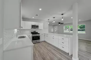 309 E Obuch St, Valley View, TX 76272 - Photo 9