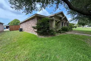 135 Palm Dr, Lancaster, TX 75146 - Photo 3